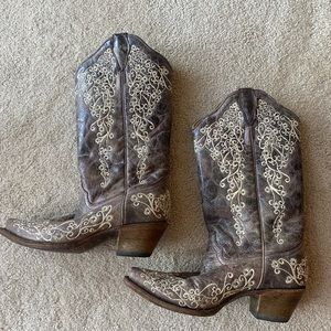 Corral Ladies Lisa Snip Distressed Brown Bone Embroidery Boots. Size 8. Used